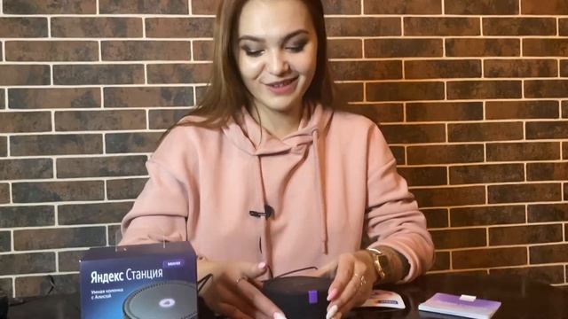 Умная колонка от Яндекс с Алисой на борту! смотреть онлайн