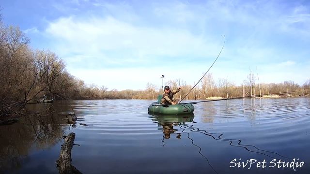 Карась на поплавок в коряжнике .Весенняя рыбалка в апреле . смотреть онлайн