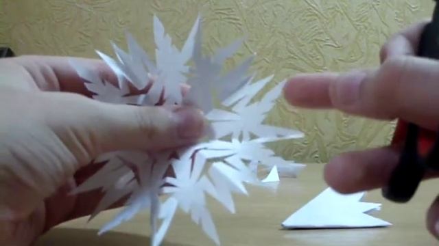 Как сделать снежинку из бумаги смотреть онлайн