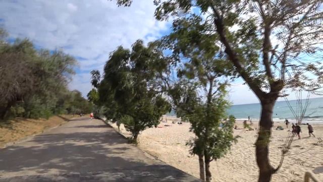 Идем купаться на пляж через санаторий( Горького)// Кормим бездомных кошек// Папа поймал Краба (VLOG смотреть онлайн