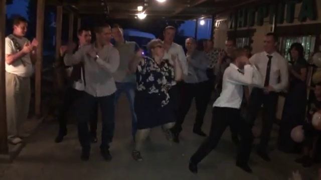 флешмоб мама жениха зажигает! смотреть онлайн