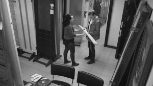 Покупатель разбил дверь в магазине [18+]