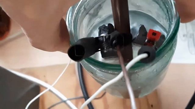 Проба графитовых/угольных троллейбусных электродов для электролиза воды, получения газа Брауна. смотреть онлайн