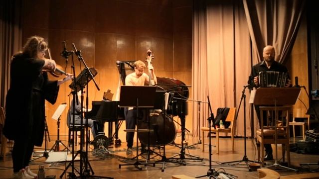 Henrik Sandås Quintet: Milonga loca (Piazzolla) смотреть онлайн
