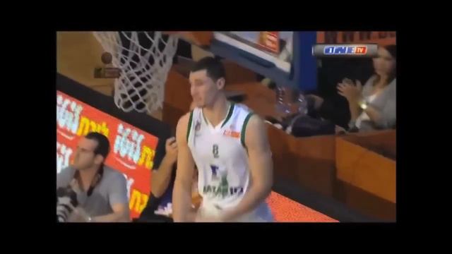 Maccabi Bazan Haifa's Sean Labanowski in 2012 All-Star Dunk Contest смотреть онлайн