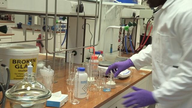 Computational Chemist - Cambridge University lab demonstration - Part 1 смотреть онлайн
