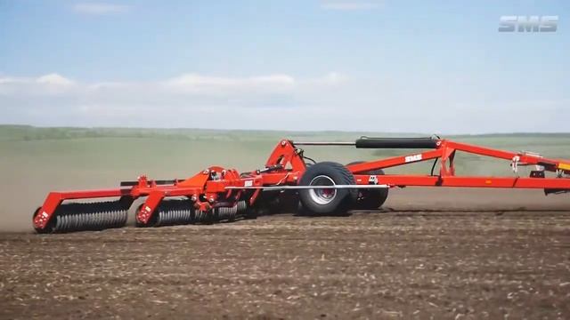 Чешский каток Cambridge Teran 1520 от SMS CZ с трактором Кировец смотреть онлайн