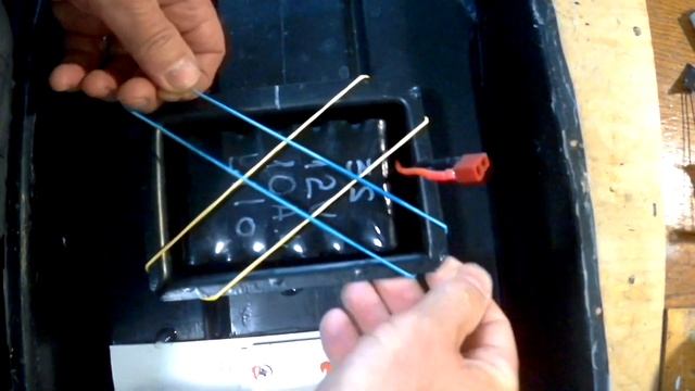 Как закрепить аккумулятор в штатном контейнере. смотреть онлайн