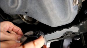 Что лучше откачать масло или слить через пробку на Toyota RAV4 2,5 Тойота РАВ 4 2018 года