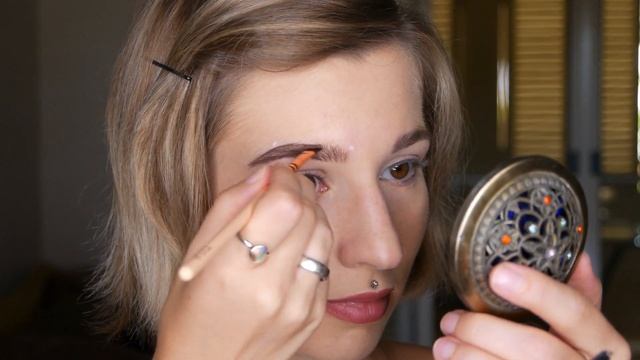 How To Use Eyebrow Powder смотреть онлайн