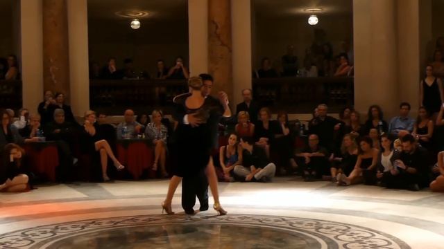 Carlitos Espinoza & Noelia Hurtado, Lo vi en tus ojos (Winter Tango Napoli 2015, 5/5) смотреть онлайн