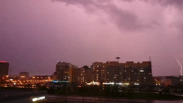 Молния ударила в колокольню Гроза в Ханты-Мансийске 19.05.2020 смотреть онлайн