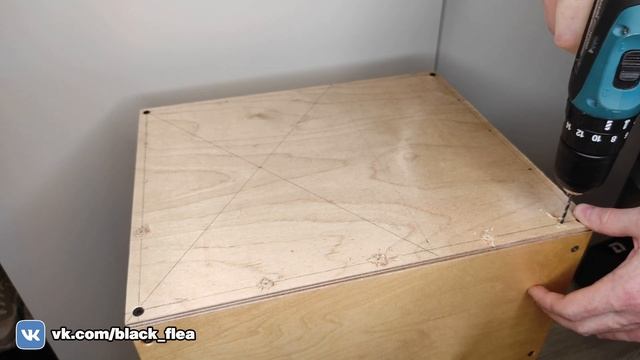 КАК ВЫРЕЗАТЬ ОТВЕРСТИЕ ФРЕЗЕРОМ БЕЗ РАДИУСНОЙ ПЛАНКИ? смотреть онлайн