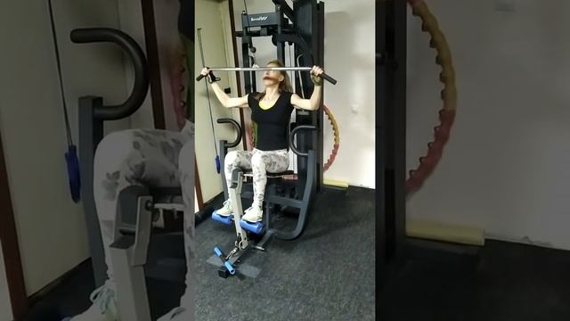 Тренировка в тренажерном зале для девушек с фигурой Т-типа: перевернутый треугольник или "Морковь" смотреть онлайн