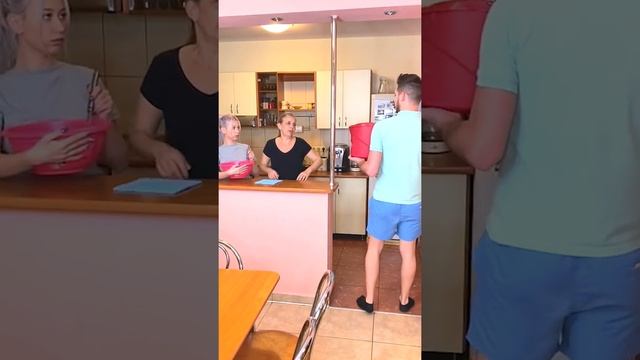 FUNNY Wigofellas PRANKS on MOM - Wigofellas TikTok - Wigofellas PRANKS on Girlfriend - Sister DAY 1 смотреть онлайн