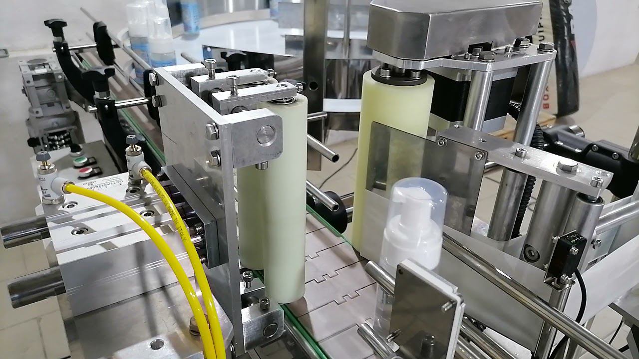 Наклеивание этикетки на флакон с роликовой обкаткой - EtiKon. ru смотреть онлайн