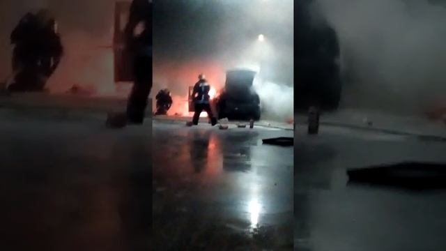 Пожар на парковке торгового комплекса город шоссе Энтузиастов. Сгорел автомобиль Ford Focus смотреть онлайн