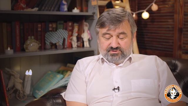 Николай Митрохин читает свою сказку «Про мышку Пышку и кота Рыжика» смотреть онлайн