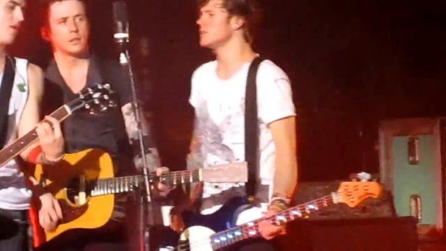 McFly - No Worries (HMV Hammersmith Apollo) смотреть онлайн