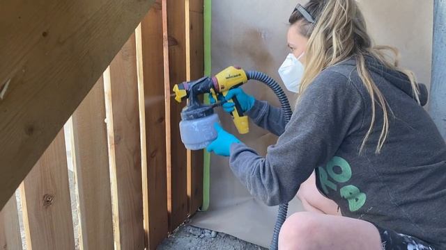 Staining A Fence With A Sprayer | DIY Tips! смотреть онлайн