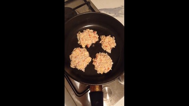 Готовим с кошкой КРАБОВОЫЕ ОЛАДЬИ