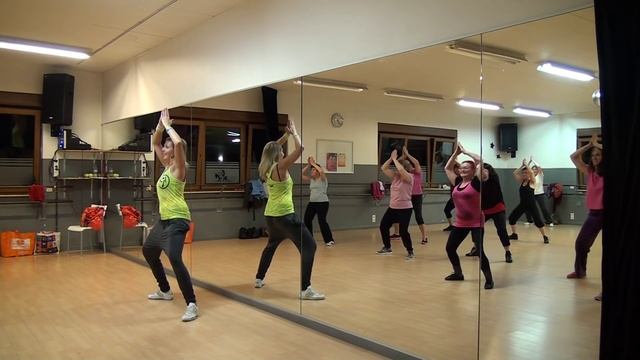 Zumba Gold - flamenco bellydance - La Fiesta - Zumba à Liège смотреть онлайн