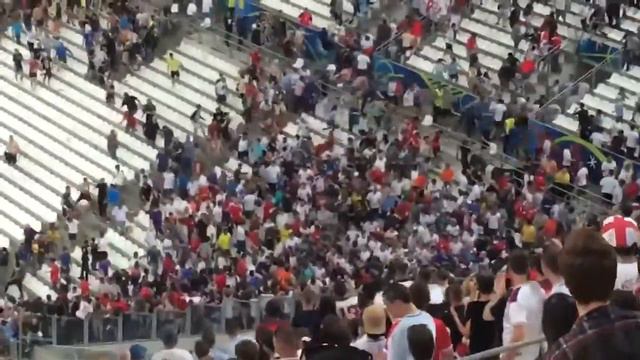 РОССИЙСКИЕ БОЛЕЛЬЩИКИ УСТРОИЛИ РАЗГРОМ, ПОСЛЕ ЕВРО 2016 АНГЛИЯ РОССИЯ, ЖЕСТЬ смотреть онлайн