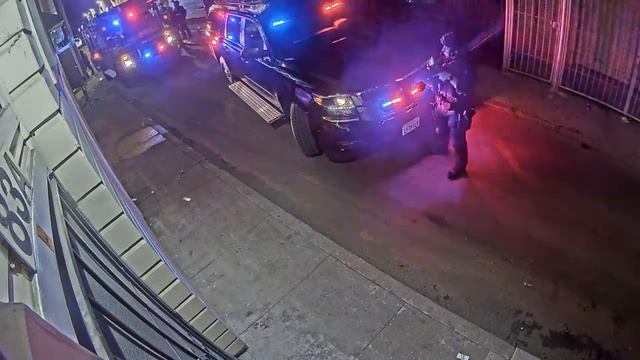SFPD SWAT raid on illegal gambing. Mission District смотреть онлайн