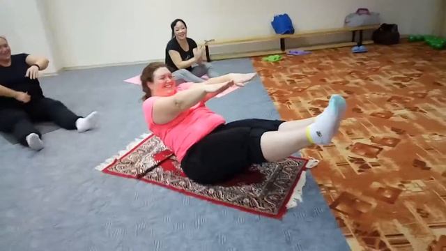 Держим уголок - укрепляем пресс. Урок Инны Михедовой смотреть онлайн