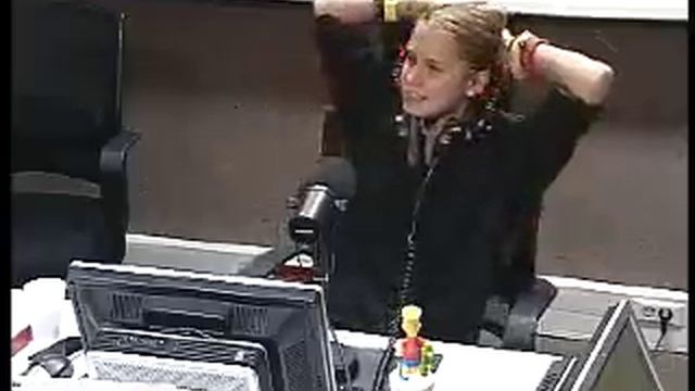 Как Даша Мельникова одевает резинку 