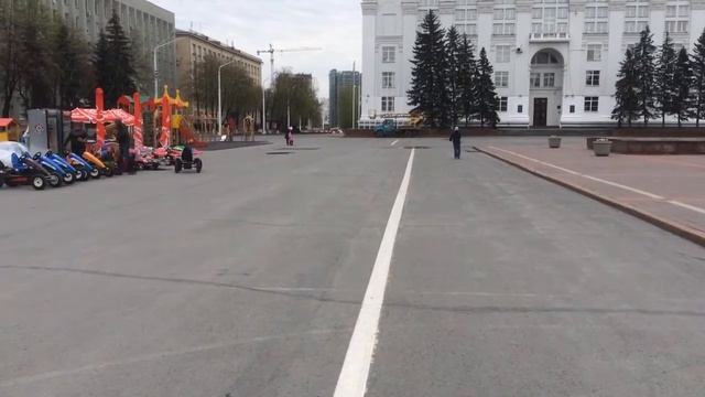Гелька осваивает новый самокат смотреть онлайн