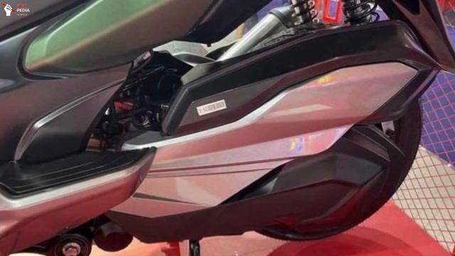 FASTER THAN HONDA FORZA 350 | QJ MOTOR FORT 350 GET BMW C400 SERIES ENGINE смотреть онлайн