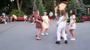 ШЛЕПАЛИ ШЛЕПКИ МОИ И ПЯТКИ...