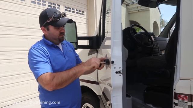 Vehicle Key Duplication & Cloning | How to Cut and Program a Car Key | Free-Locksmith-Training.com смотреть онлайн