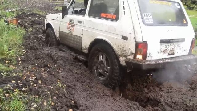 Нива на заболоченной ЛЭП смотреть онлайн