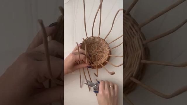 Подставка под торт, подсвечник или корзинка-чашка с блюдцем (если перевернуть и добавить ручку) 🤗🧁 смотреть онлайн