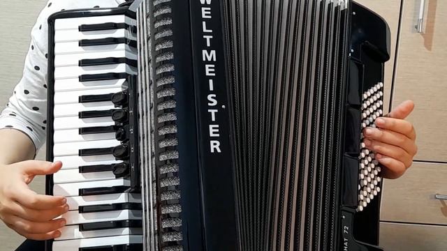 Minuetto by accordion and violin смотреть онлайн