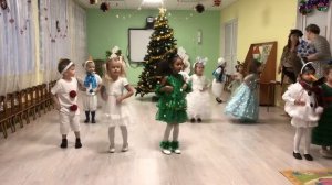 Танец «Новогодние игрушки» в детском саду. Средняя группа