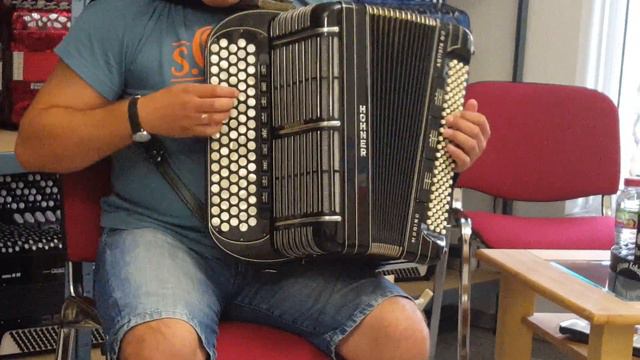 Klangprobe Akkordeon Hohner Morino Artiste IVD, B Griff смотреть онлайн