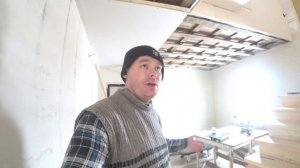 Монтаж гипсокартона к потолку ОДНОМУ с помощью приспособления