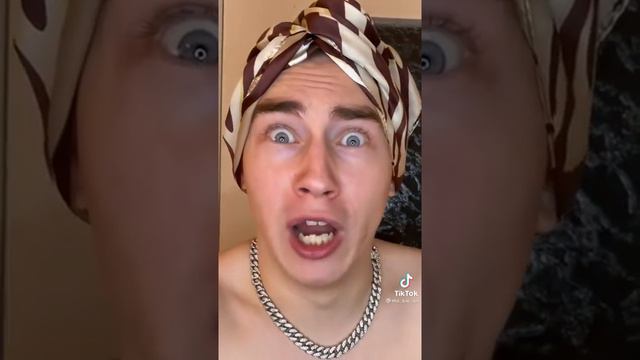 Когда родители подарили айфон 12 с алиэкспресса | Приколы от МАКАРОНА смотреть онлайн