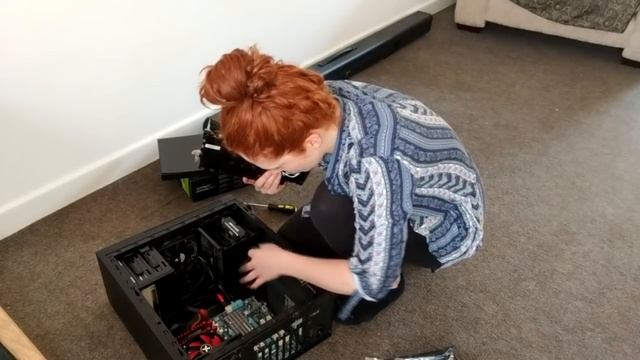 helloitskolo Installs a GPU For The First Time смотреть онлайн