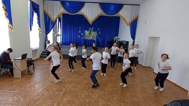 Современный танец "Тик-Ток" ко Дню танца смотреть онлайн