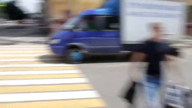 В Липецке на Советской столкнулись такси и "Ниссан" смотреть онлайн