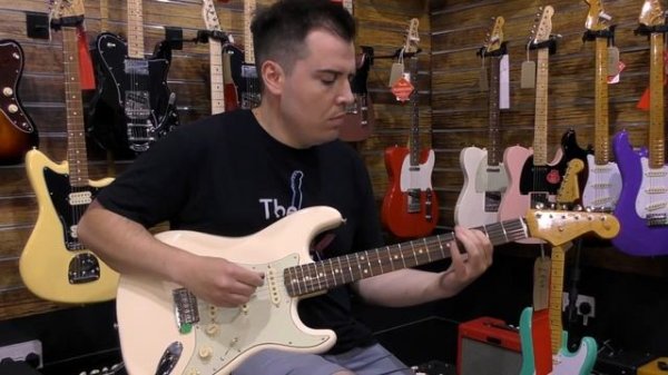 Fender Vintera vs Fender Player Stratocaster