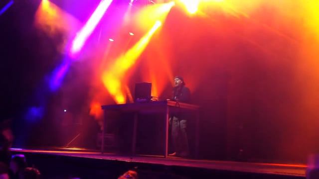 Pryda vs Empire of The Sun - Mirage/ We Are People @ Dans Dakar 2012 смотреть онлайн