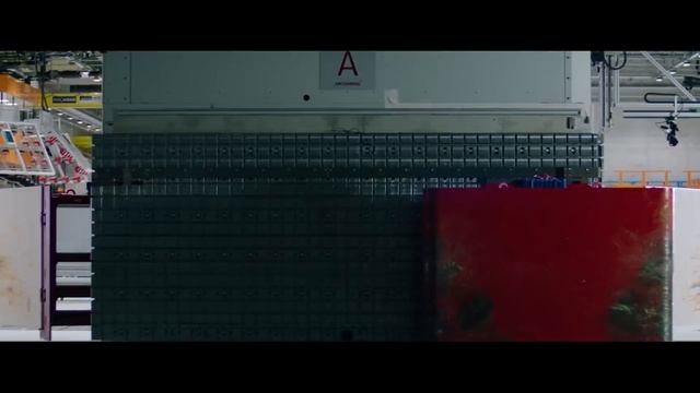 Mercedes-Benz EQC Crash Test: Destroy to Create смотреть онлайн