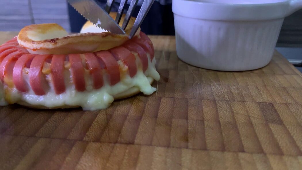 ?СОСИСКА В ТЕСТЕ С СЫРОМ?