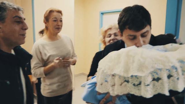 Выписка Леона из роддома смотреть онлайн