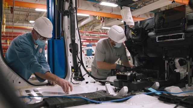 More Testing For The GMC Hummer EV Electric Truck смотреть онлайн